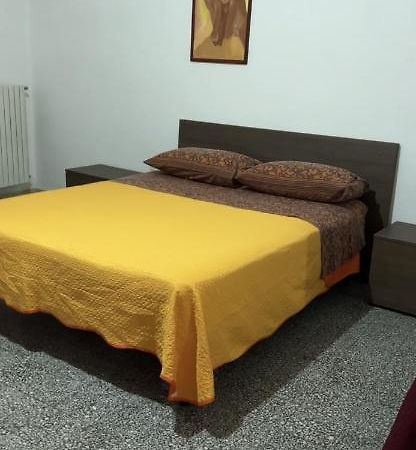 Handy San Benedetto Apartment Brindisi Bagian luar foto