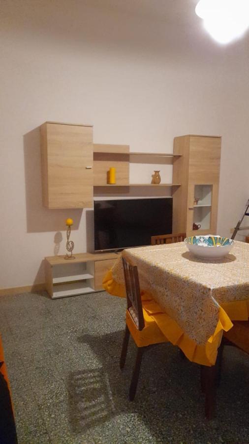 Handy San Benedetto Apartment Brindisi Bagian luar foto